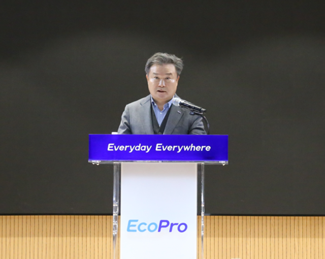 이동채 에코프로 창업주가 2일 청주 본사에서 열린 시무식에서 신년사를 발표하고 있다. 에코프로 제공