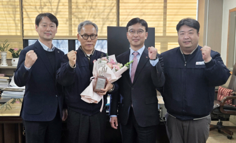 BNK경남은행, 신광피엔텍㈜ 김형동 대표에게 'BNK경남은행장상' 시상