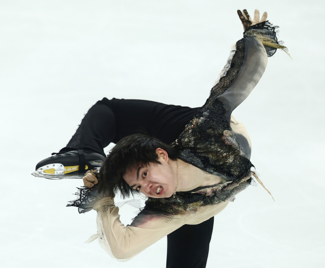 차준환이 4일 서울 목동아이스링크에서 열린 제80회 전국남녀 피겨스케이팅 종합선수권대회 겸 국가대표 2차 선발전 남자 싱글 프리 스케이팅에 출전해 연기를 펼치고 있다. 연합뉴스