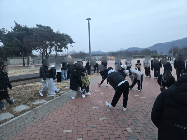 4일 오후 5시 30분쯤 찾은 대구 동구 율하체육공원. 어린 시절 학교 운동장에서 즐겼던 