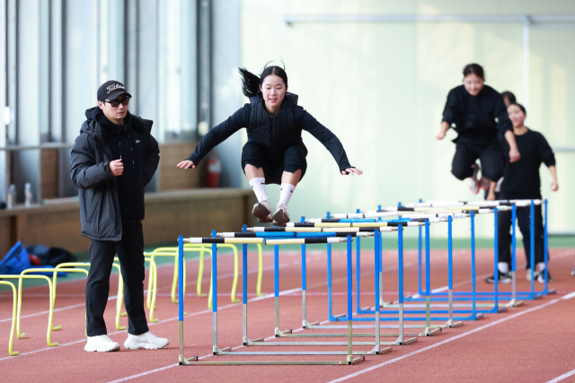대한육상연맹 전지훈련 선수단이 예천스타디움 육상훈련센터에서 동계 훈련을 하고 있는 모습. 예천군 제공