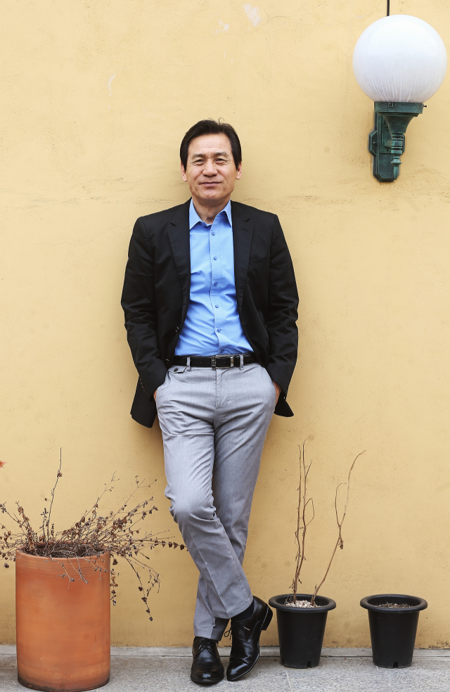 국민 배우 안성기가 5일 별세했다. 향년 74세. 사진은 지난 2015년 3월 18일 임권택 감독의 102번째 영화 