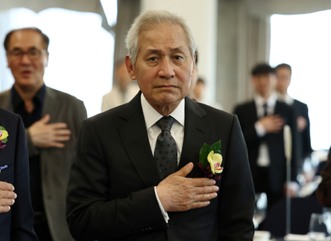 '국민 배우' 안성기, 별이 되다…향년 74세로 별세