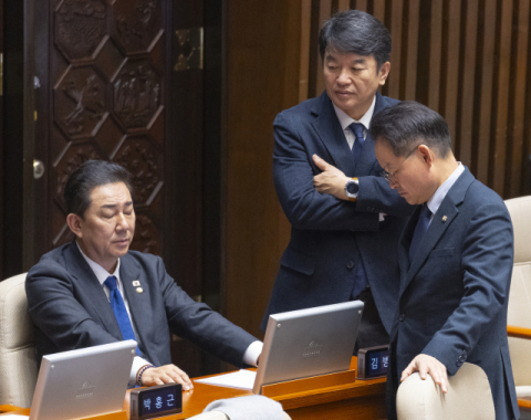 與 '공천 헌금' 파동 계속…김병기 