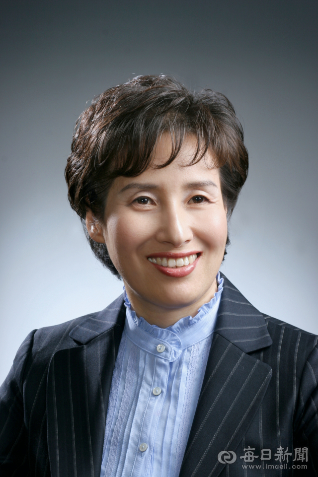 더불민주당 비례대표인 김경숙 경북도의원이 탈당하면서 비례대표 차순위자로 경북도의원 배지를 달게 된 정숙경 씨. 정숙경 씨 제공