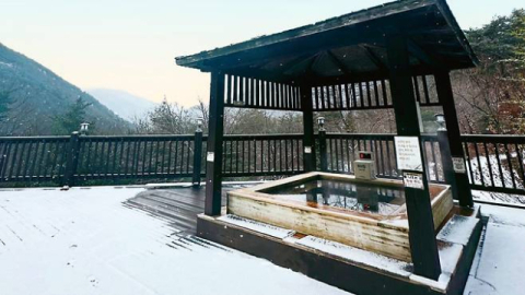 눈 덮인 산 아래서 즐기는 온천 휴식…문경·청송, '겨울에 가기 좋은 온천' 선정