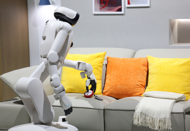 세계 최대 가전·정보기술(IT) 전시회 CES 2026을 앞둔 5일(현지시간) 미국 네바다주 라스베이거스 컨벤션센터(LVCC) LG전자 부스에서 홈 로봇 