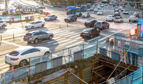 2년 더 남은 만촌역 지하통로 공사…소극행정에 시민 피해만