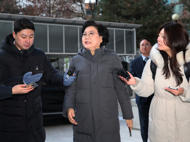 이혜훈 기획예산처 장관 후보자가 6일 서울 중구 예금보험공사에 마련된 인사청문회 준비 사무실로 출근하며 취재진의 질문에 답하고 있다. 연합뉴스