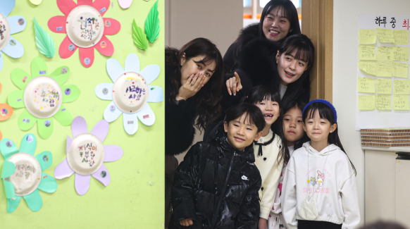 내 첫 학교는? 1학년 교실 구경하는 예비 초등학생들