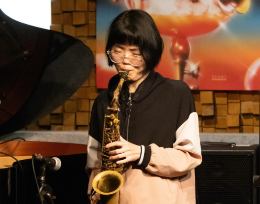 색소폰 연주가 이수정. 인스타그램