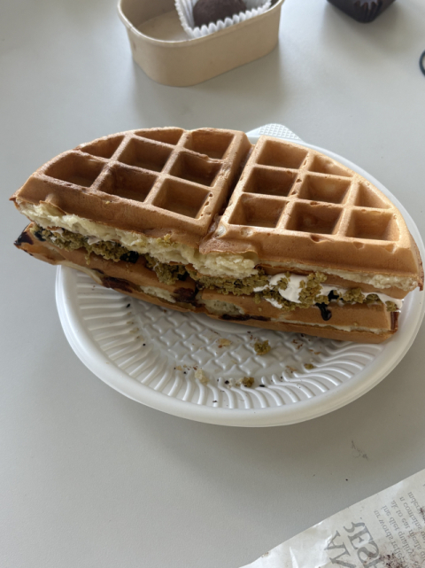 두바이계 변형 디저트인 와플