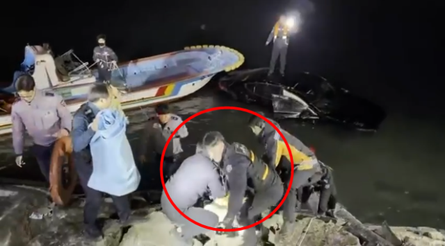 전남 광양항 바다에 승용차 추락…40대 남녀 무사 구조