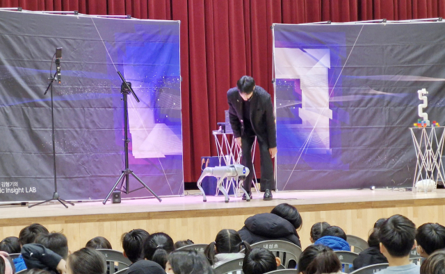 지난 5일 봉화 내성초등학교 체육관에서 전교생을 대상으로 