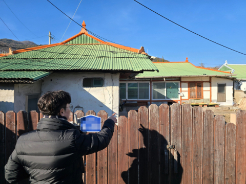 [경북 빈집 1만5천호] 담장에 둘러친 안전띠, 그 안의 시간은 멈춰… 갈수록 늘어나는 영양 빈집