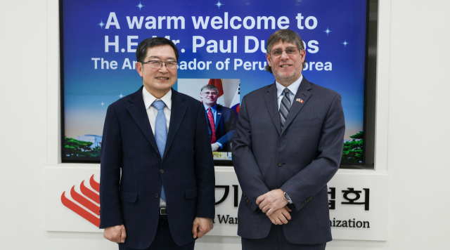 파울 주한페루대사, 백승주 전쟁기념사업회장과 환담