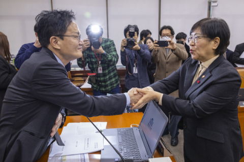 아동수당 지급 '만 8→13세 미만'…2030년까지 1살씩 ↑