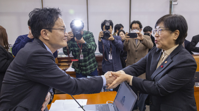 아동수당 '만 8→13세 미만'…2030년까지 1살씩 ↑