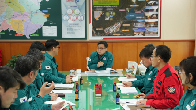 봉화군이 8일 박시홍 봉화부군수 주재로 겨울철 한파로 인한 자연재난에 대비한 분야별 대응 상황 점검회의를 가졌다. 봉화군 제공