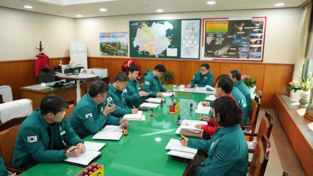 봉화군이 8일 박시홍 봉화부군수 주재로 겨울철 한파로 인한 자연재난에 대비한 분야별 대응 상황 점검회의를 가졌다. 봉화군 제공