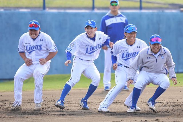 삼성 라이온즈 선수들이 2025년 2월 일본 오키나와 온나손에서 주루 훈련을 진행하는 모습. 삼성 제공