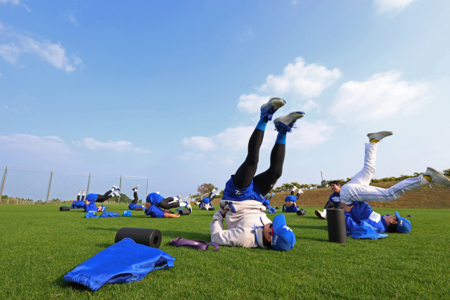 삼성 라이온즈 선수들이 2025년 2월 일본 오키나와 온나손에서 훈련하는 모습. 삼성 제공