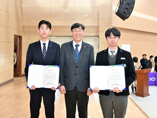 한울원자력본부는 울진지역 졸업생들에게 장학금을 전달했다. 한울본부 제공