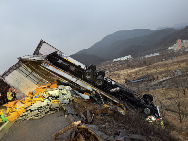 당진영덕고속道 상주지점서 다중추돌…심정지 5명