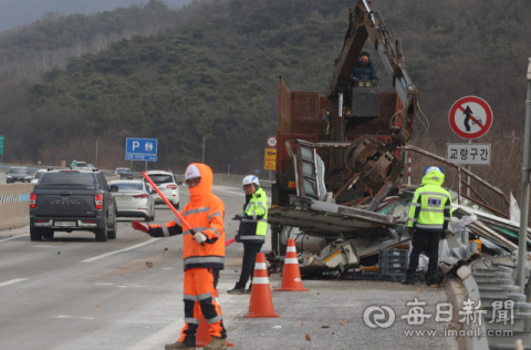 경찰, 서산~영덕 고속도로 추돌사고 관련 도로공사 직원 2명 업무상과실치사상 불구속 송치