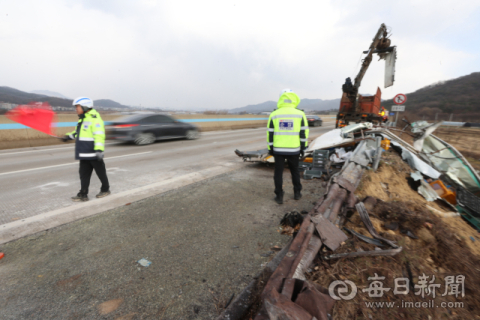 '살얼음 도로'가 부른 참사…서산영덕고속도로 남상주나들목 부근서 5명 숨져