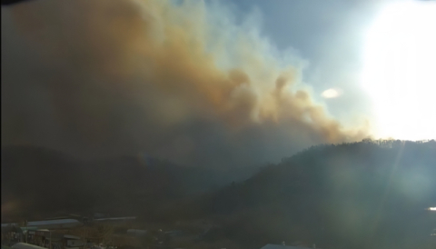 의성 강풍 속 산불 대응 2단계 발령…의성읍 일대 주민 긴급 대피