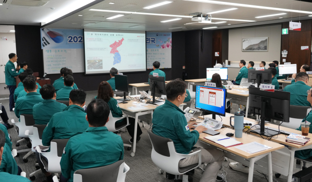 BNK경남은행의 을지연습 훈련 장면.