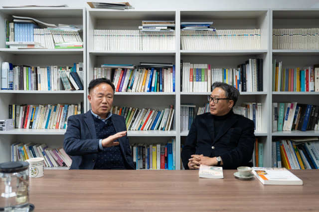 이재수 전 춘천시장, 김건표 대경대 교수.