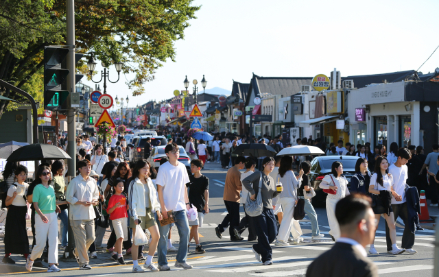 경주의 주요 관광지와 외지인 방문객 수가 지난해 동반 증가했다. 사진은 황리단길을 찾은 외지인들의 모습. 경주시 제공