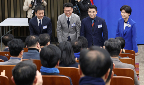 [속보] 민주 원내대표 선거 과반 득표자 없어…한병도·백혜련 결선투표