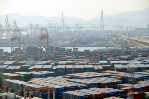 1월 초 수출 2% 줄어…반도체 독주 속 자동차 급락