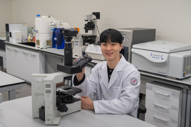 제53회 임상병리사 국가고시에서 280점 만점에 278점(99.3점)을 획득해 전국 수석을 차지한 대구보건대학교 임상병리학과 3학년 노종민(24)씨. 대구보건대 제공