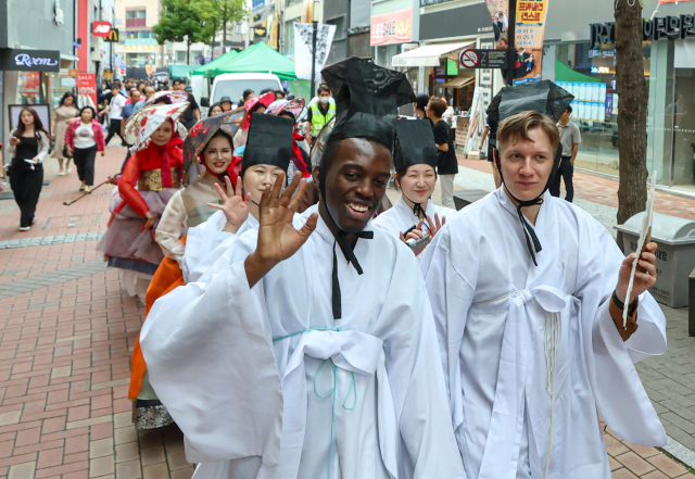 대구를 방문하는 외국인 관광객은 증가추세를 보이지만 