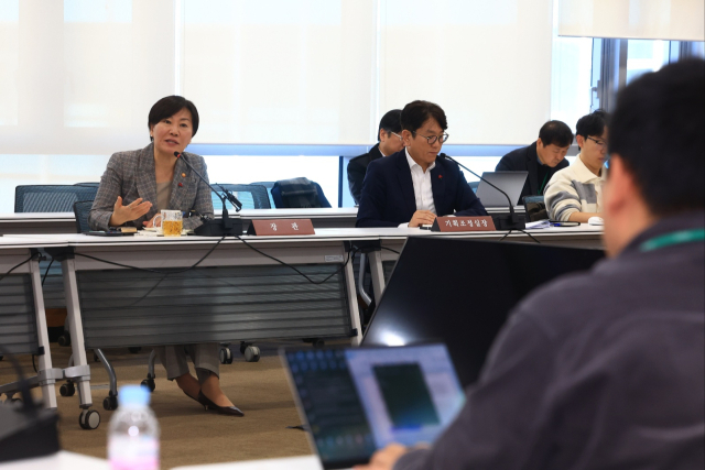 송미령 농림축산식품부 장관은 12일 정부세종청사에서 가진 새해 첫 기자간담회에서 기자들의 질의에 대답하고 있다. 2026.1.12. 농식품부 제공