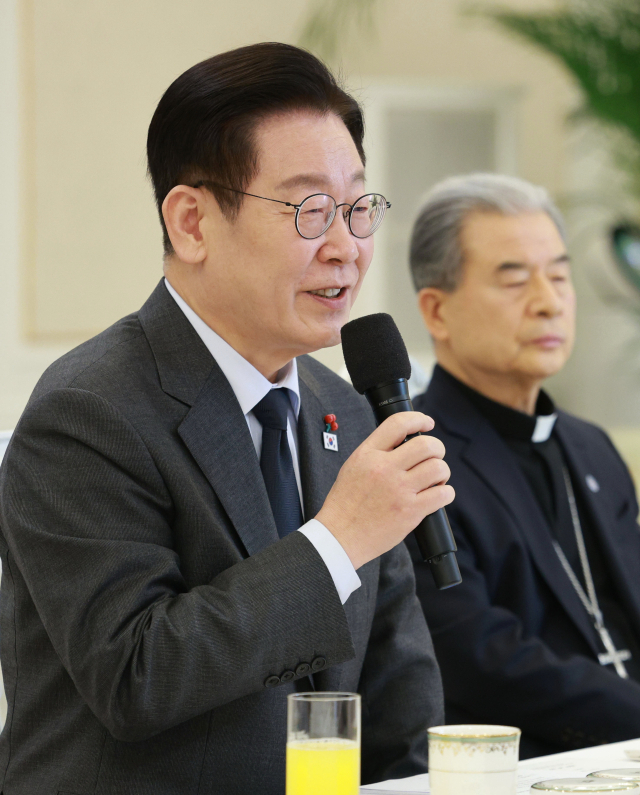 이재명 대통령이 12일 청와대에서 열린 종교지도자 초청 오찬간담회에서 발언하고 있다. 연합뉴스