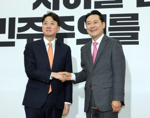 손 맞잡은 장동혁·이준석 