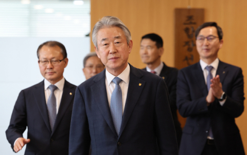 강호동 농협회장, 대국민 사과…호화 숙박비 4천만원도 반환