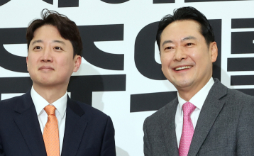 손 맞잡은 장동혁·이준석…