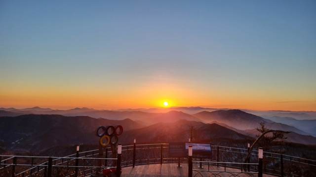 발왕산 일출. 모나용평 리조트 제공