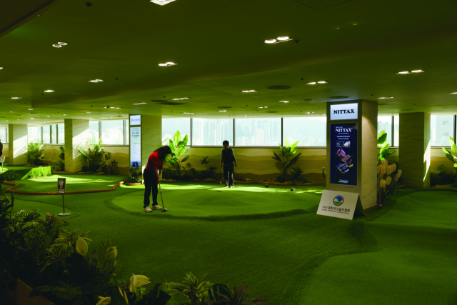 대구 중구 대봉동 대백프라자 안에 있는 실내 파크골프장. 이화섭 기자.