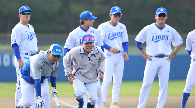 괌에서 오키나와로…푸른 사자 군단, 우승 향한 첫 발