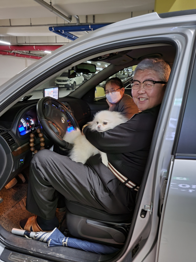 과속 차량 충돌사고로 뇌사에 빠진 박용신(59) 씨가 3명에게 소중한 생명을 선물하고 하늘의 별이 됐다. 한국장기조직기증원 제공