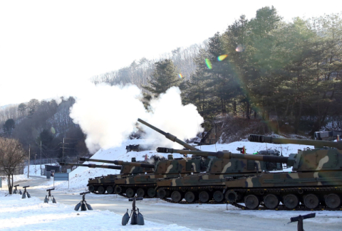 반도체 안부럽다…군비 증강 기대에 방산주 부각