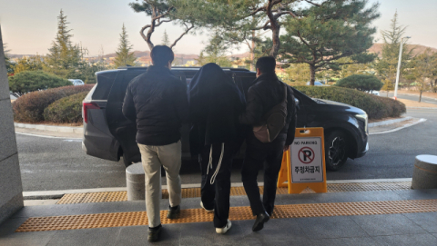 [속보] '스키캠프서 제자 성추행 혐의' 초등교사 구속…법원 