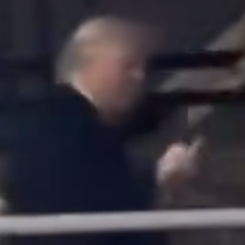 야유 받은 트럼프, '손가락 욕설'로 대응…백악관 